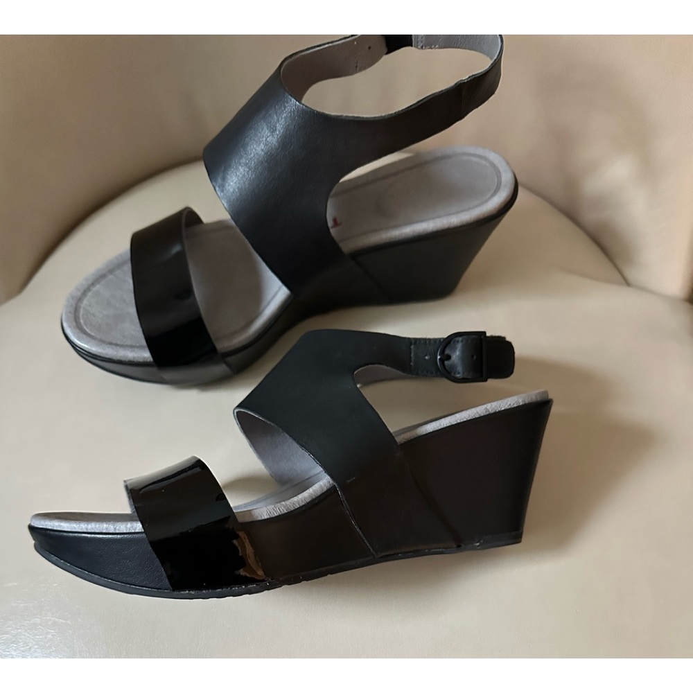 Tsuno Black Open Toe Strap Wedge Sandal